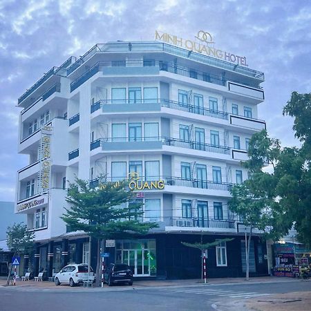 ホテル Khach San Minh Quang ファンラン エクステリア 写真